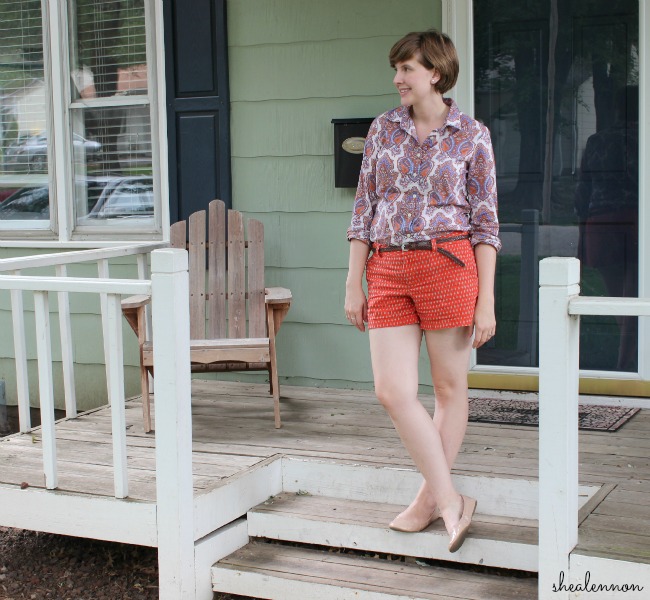 what color shorts go with orange shirt